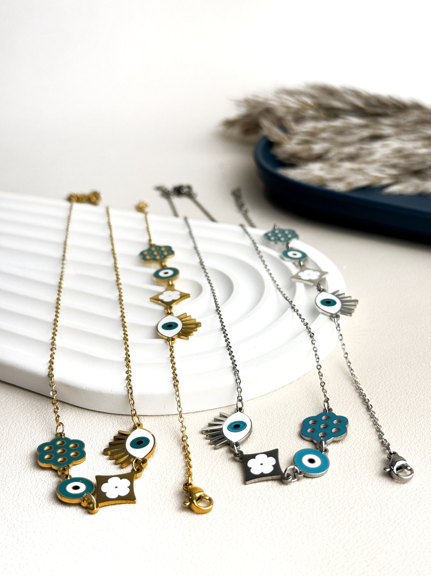 Eyes gold steel necklace