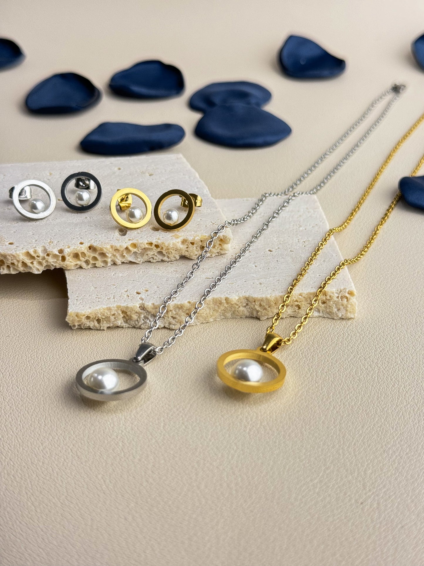 Circle silver steel necklace with pearl