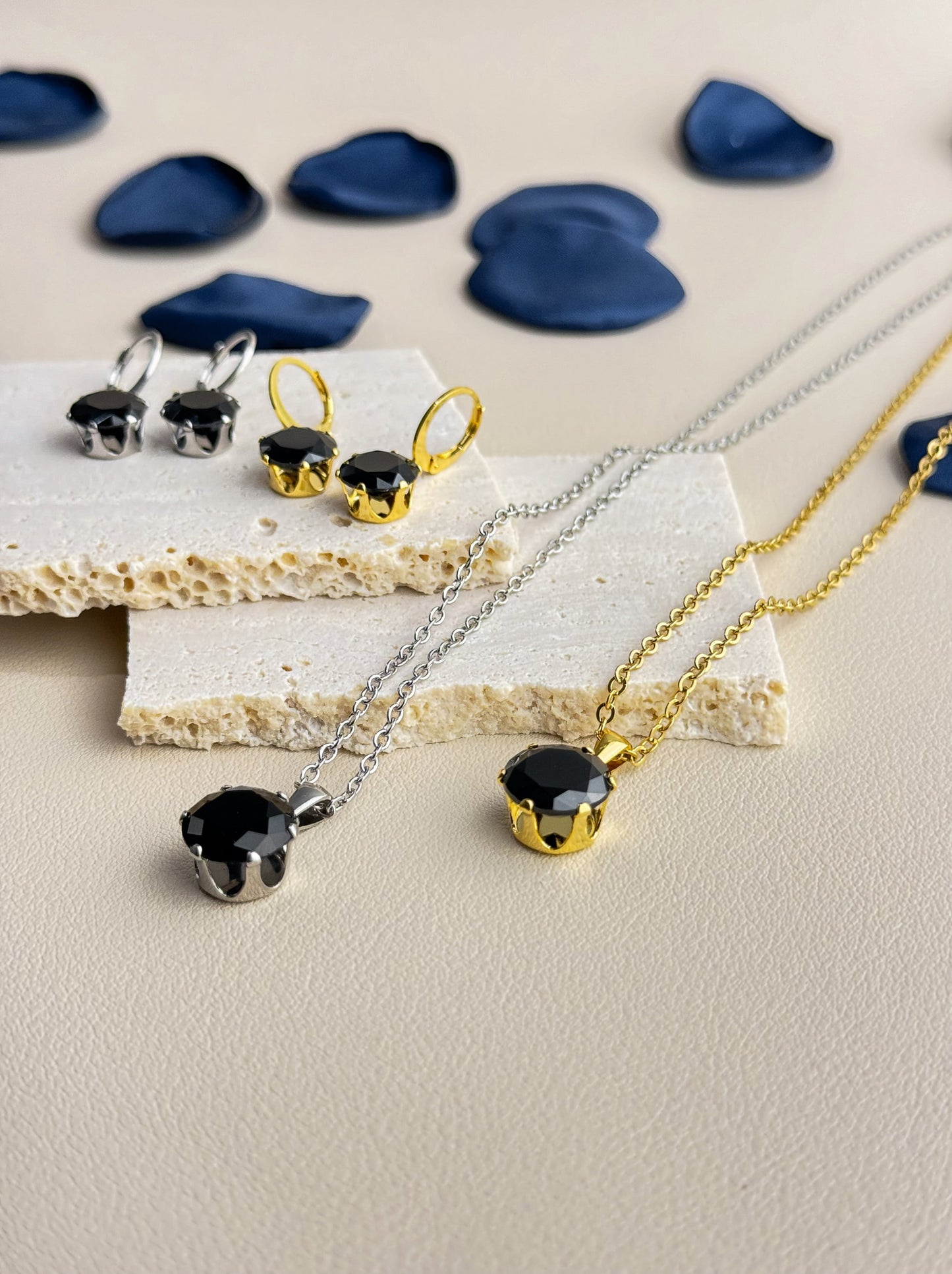 Silver steel necklace with black crystal