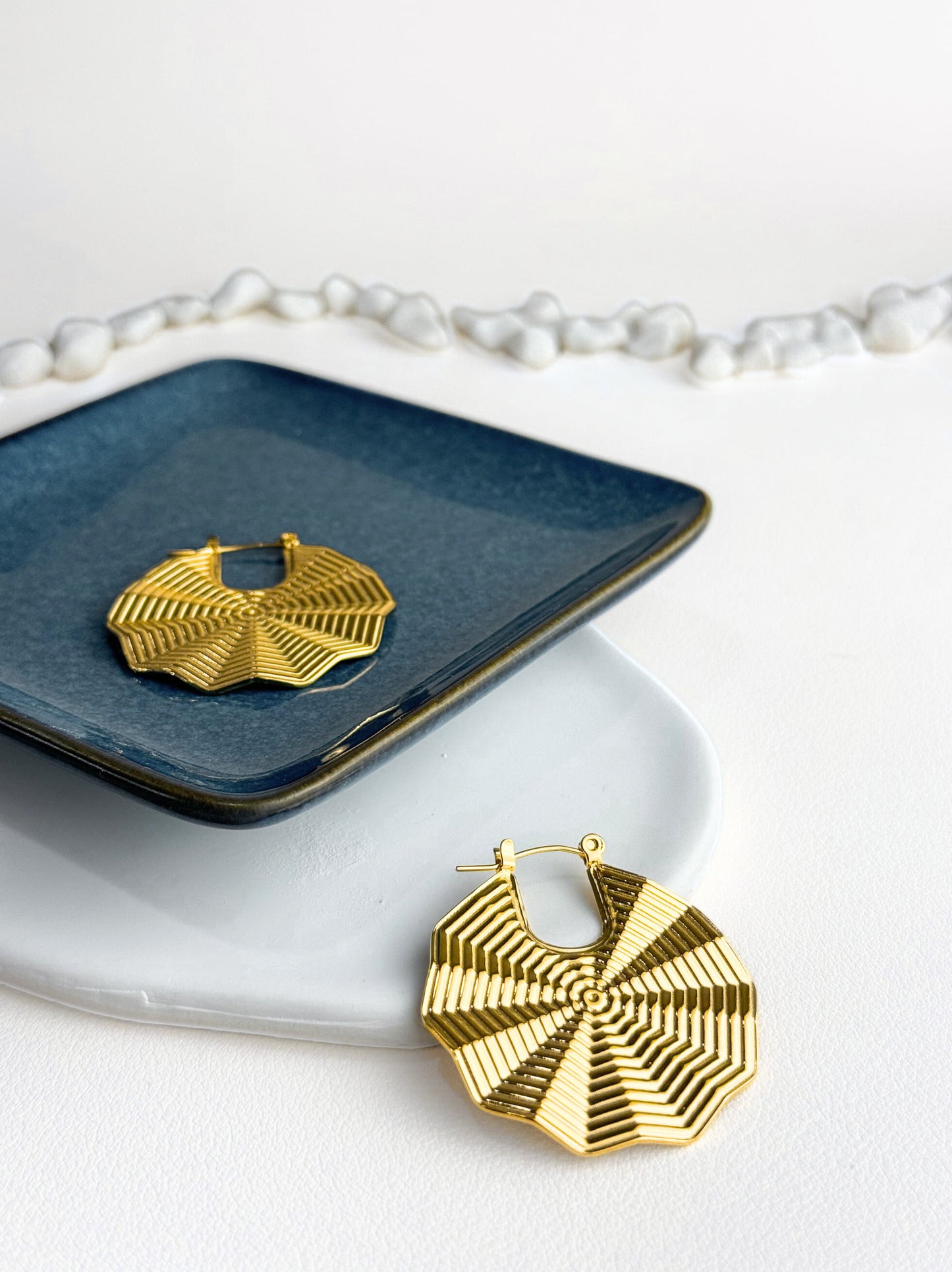 Wavy golden steel hoops