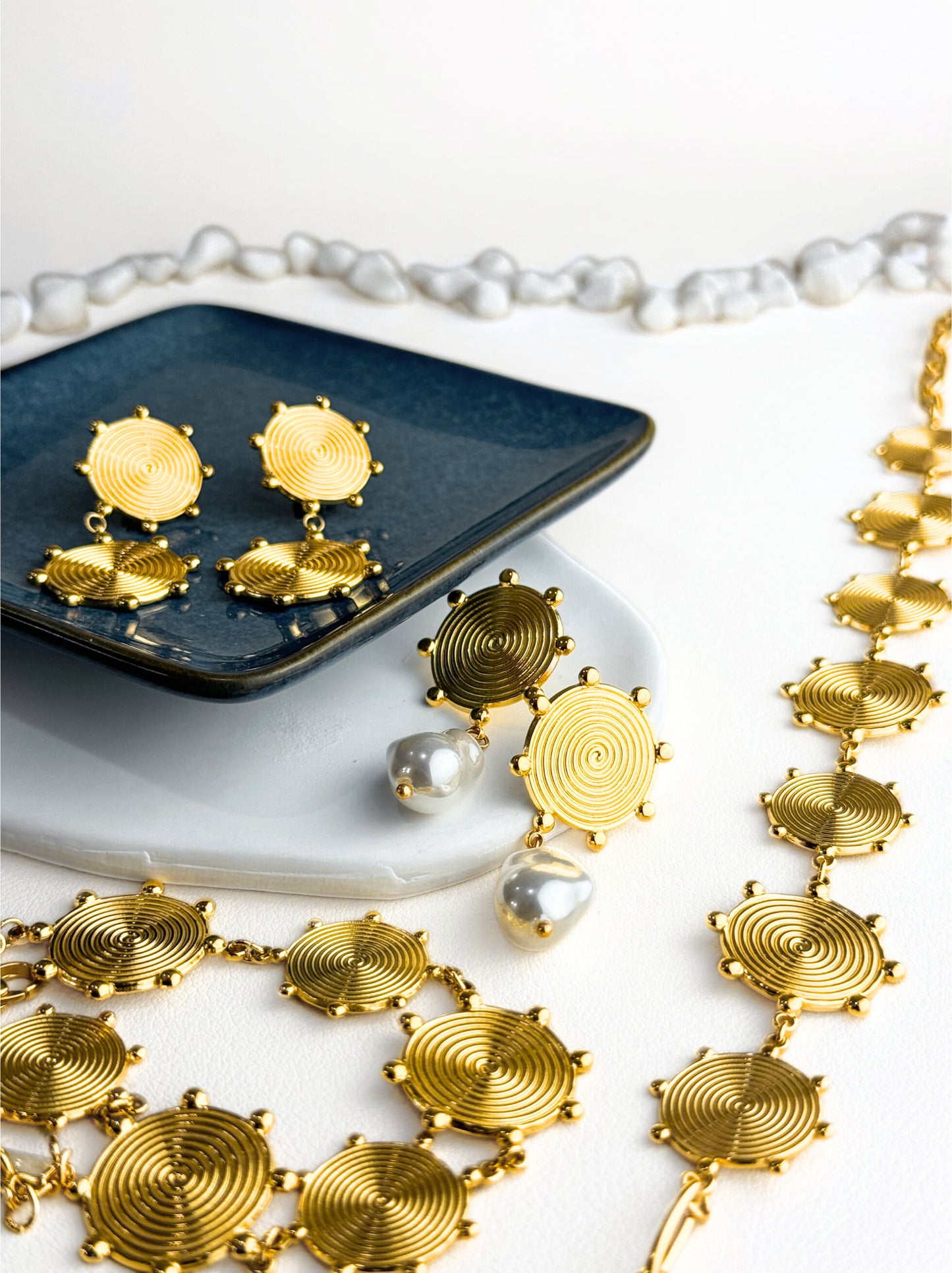 18K Gold - Brincos de aço dourados espiral com pérola