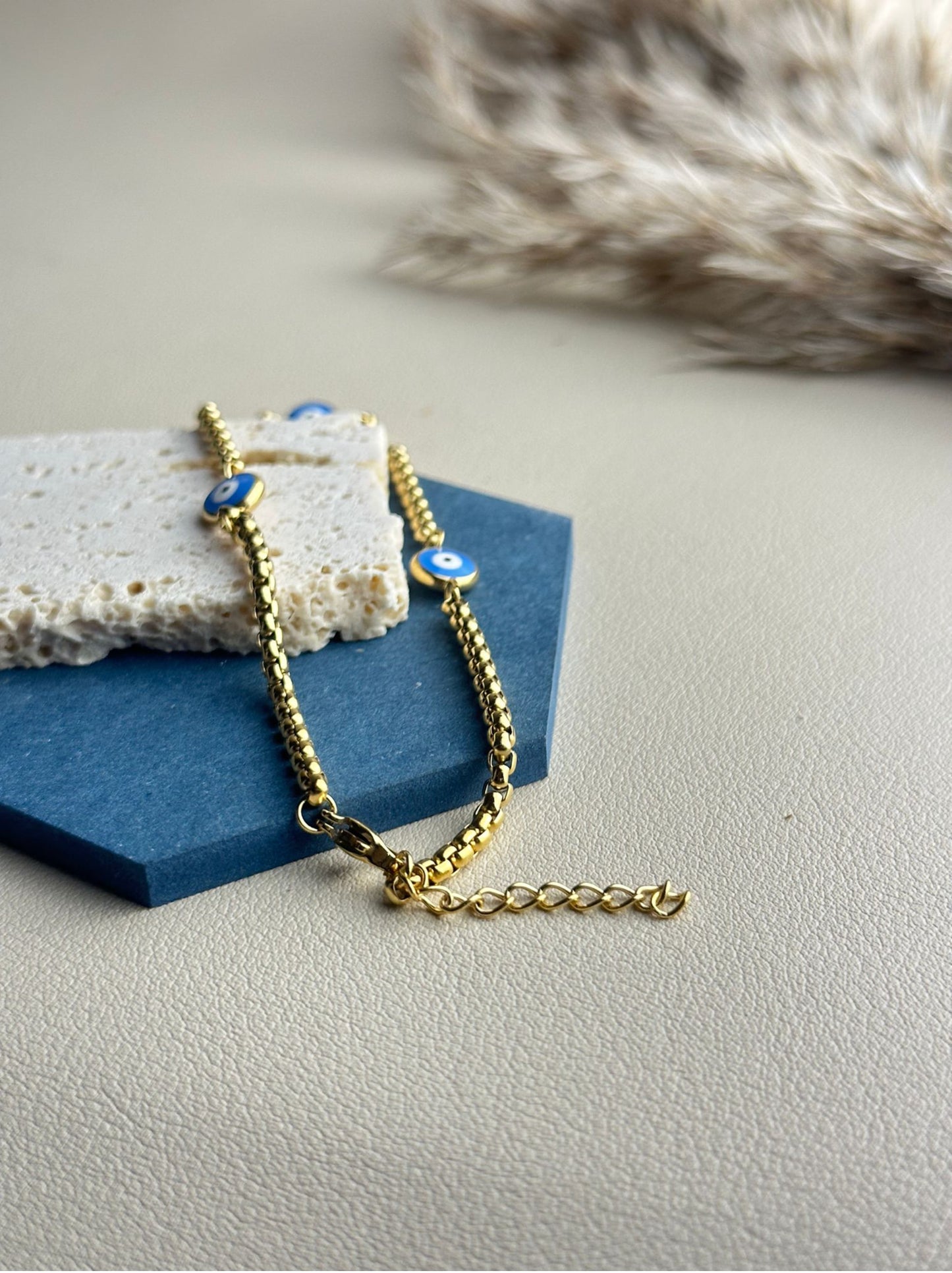 Bracelet de pied en acier doré avec yeux