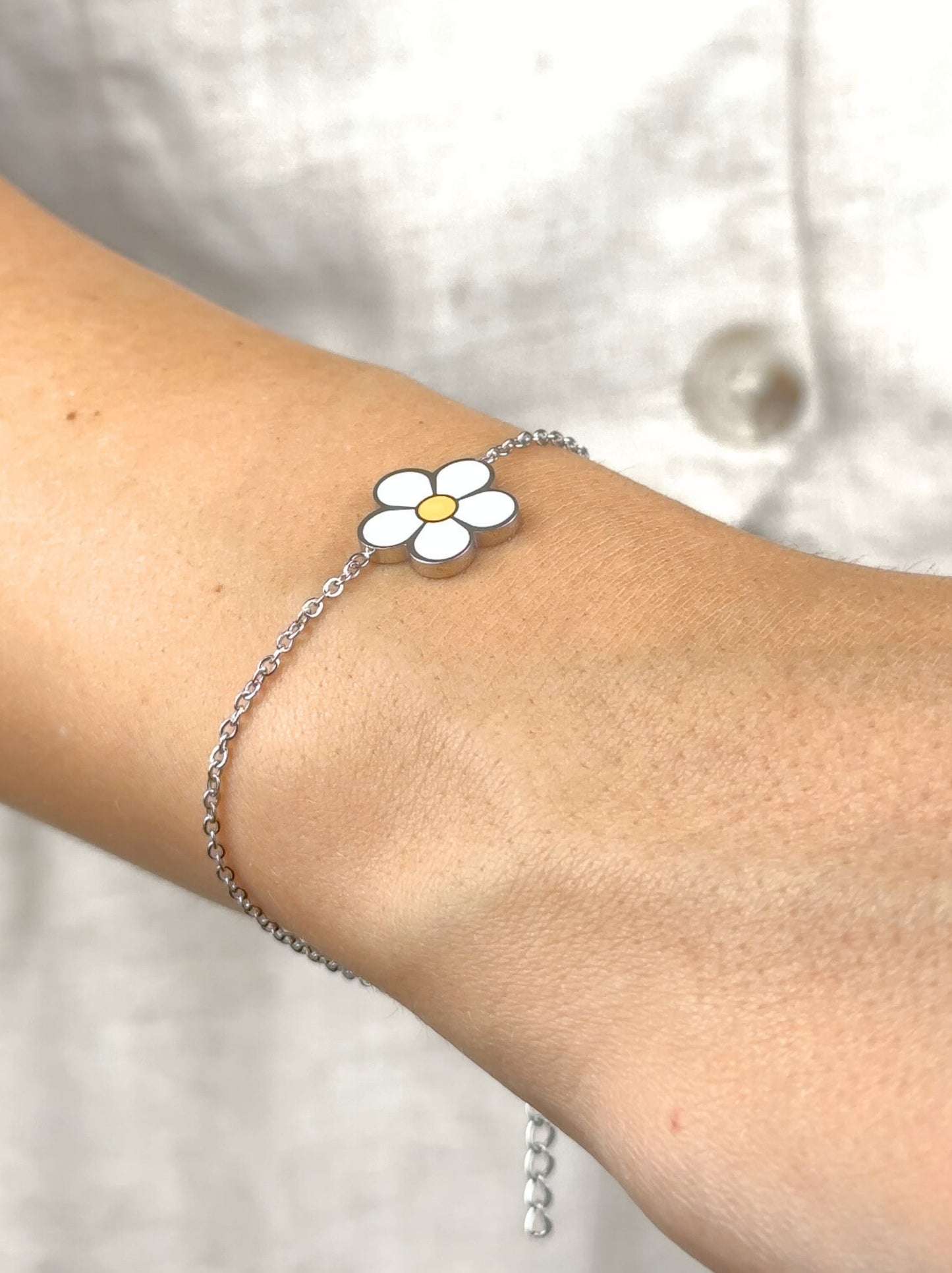 Bracelet acier argenté fleur blanche