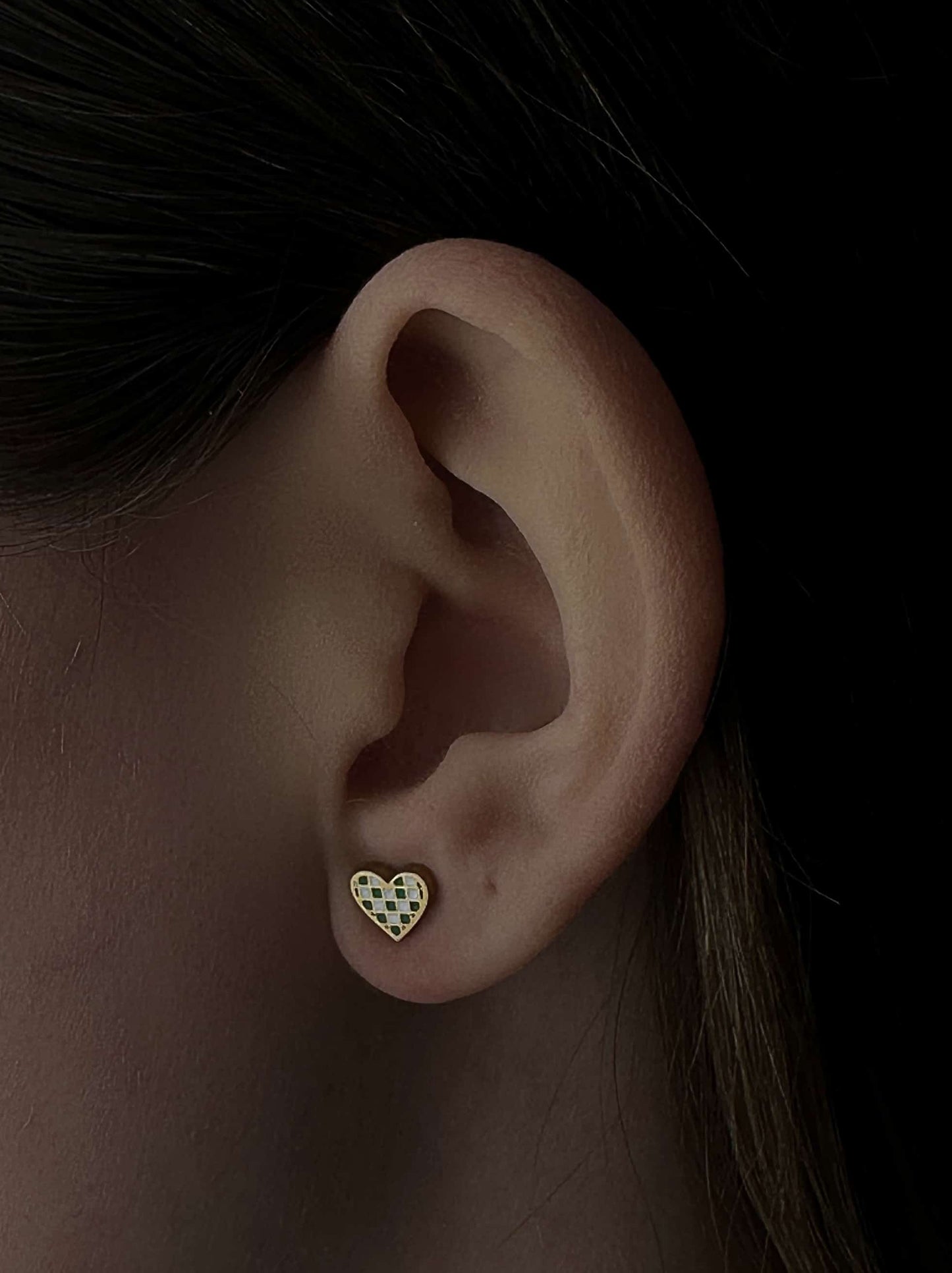 Green and white heart gold steel earrings