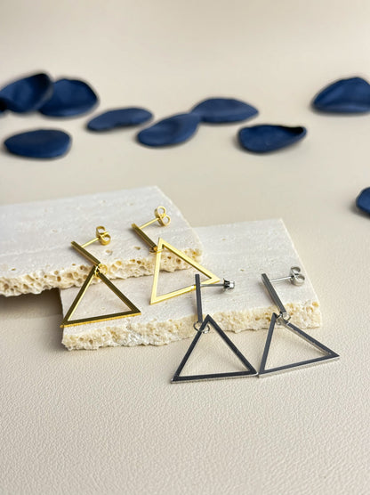 Boucles d'oreilles triangle acier doré