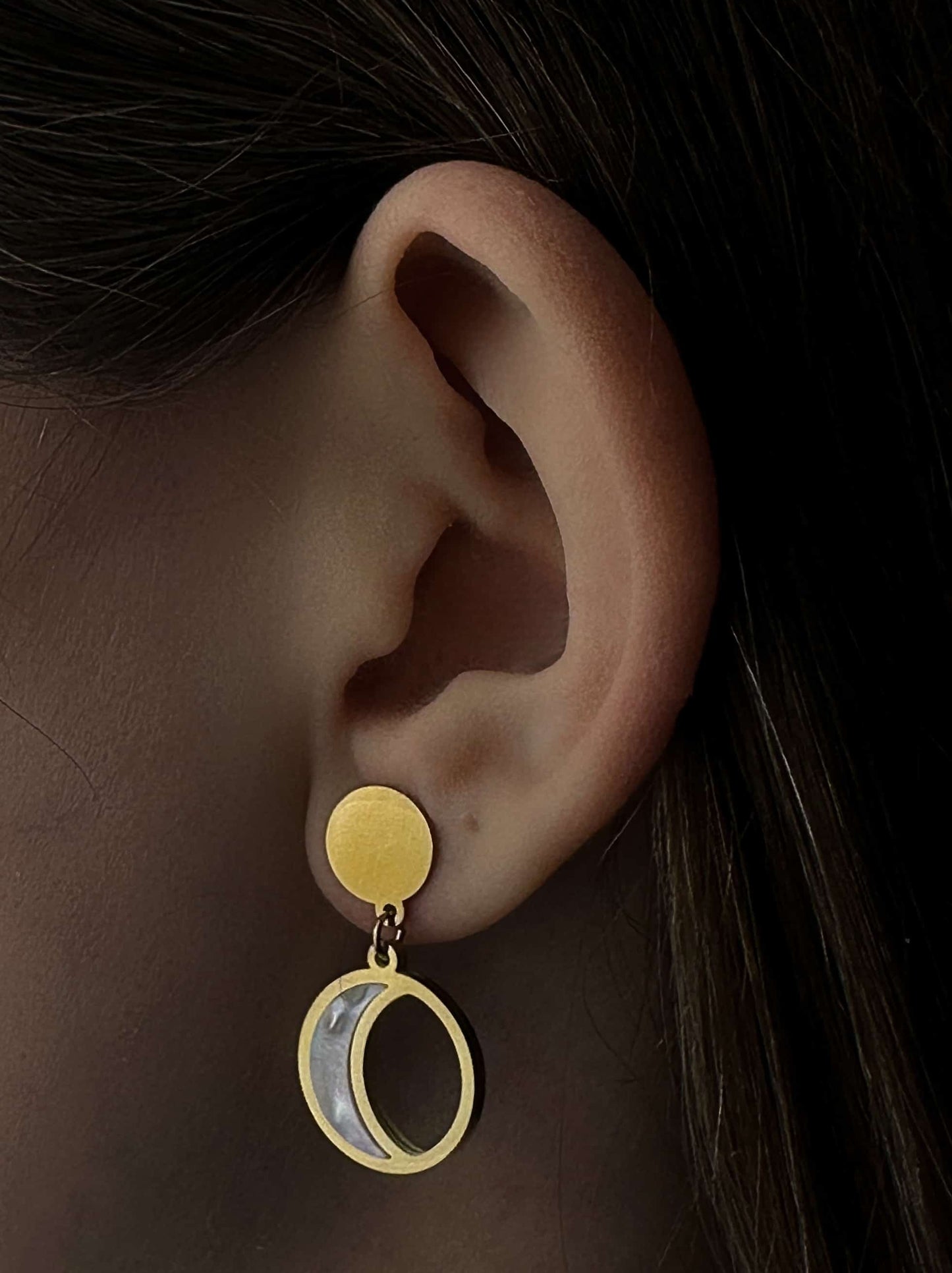 Boucles d'oreilles acier doré lune nacrée