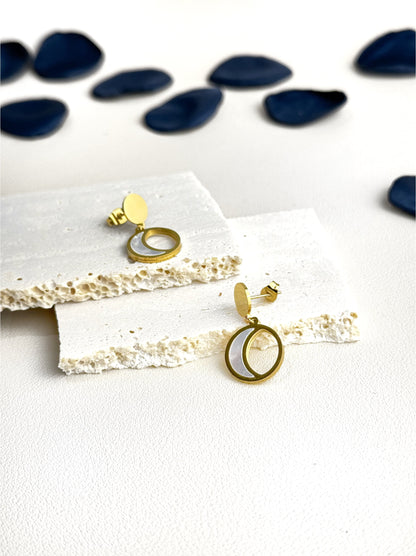 Pearly moon gold steel earrings