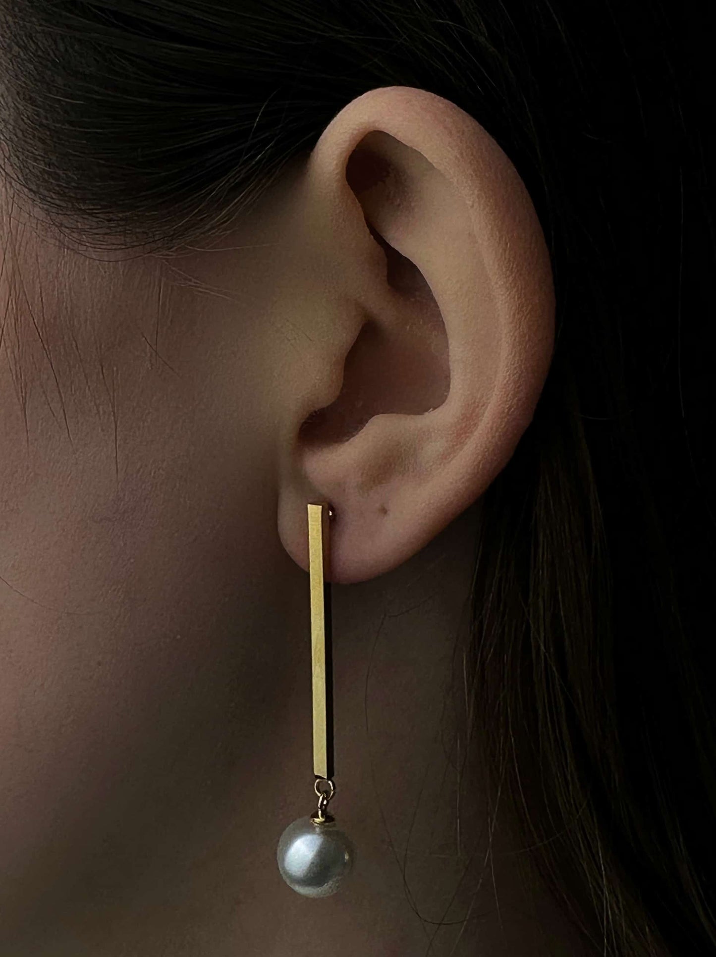 Pearlescent gold steel earrings