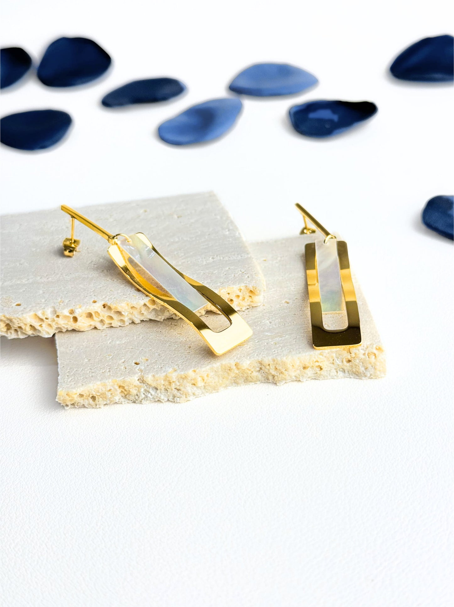 Pearlescent gold steel earrings