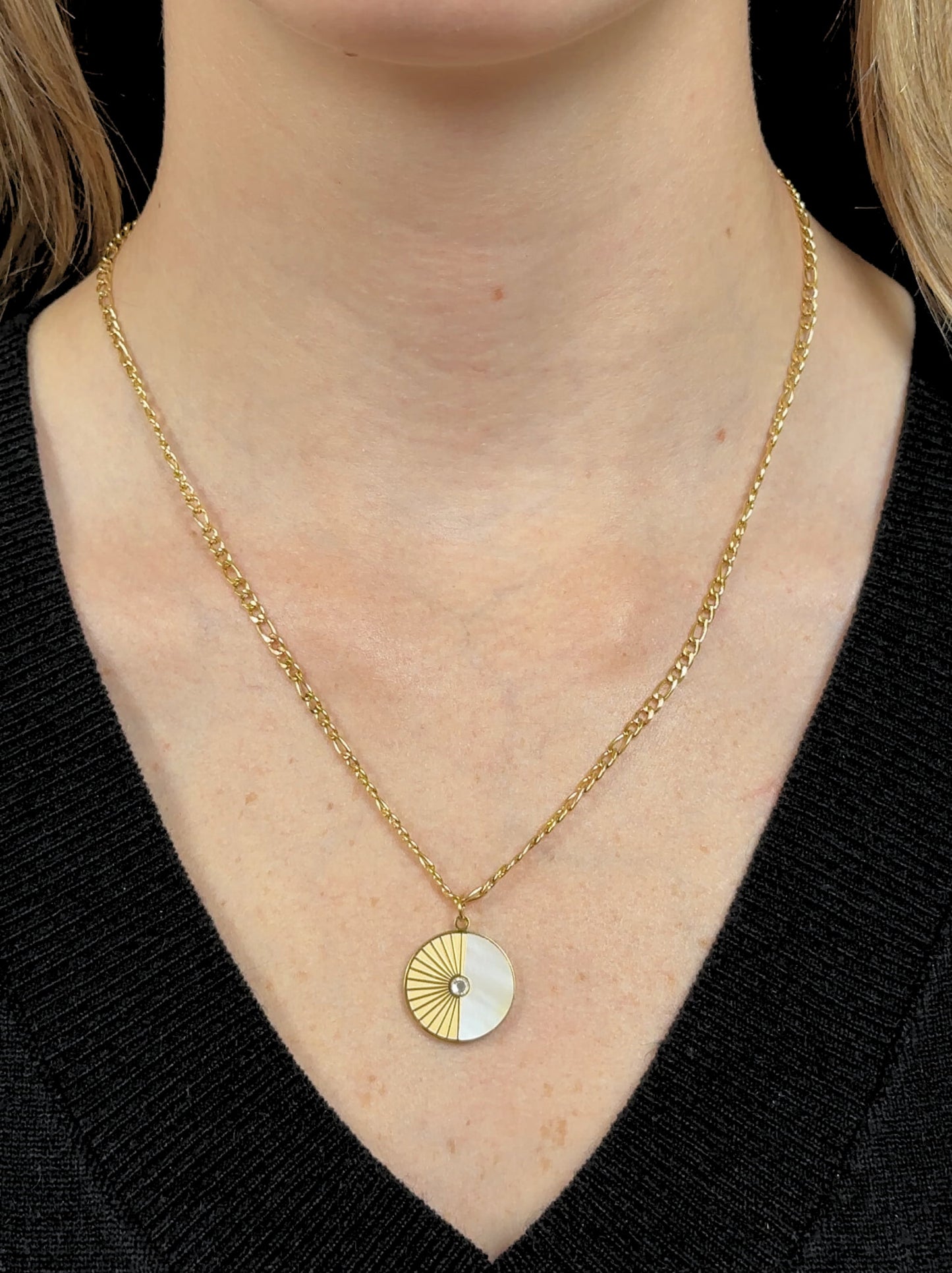 Pearl medal golden steel necklace