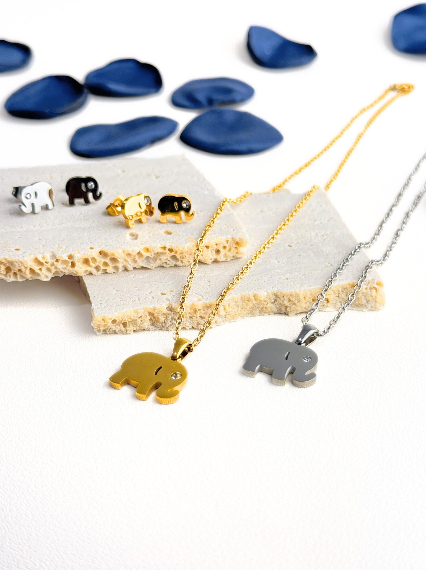 Colar de aço dourado elefante com zircônia