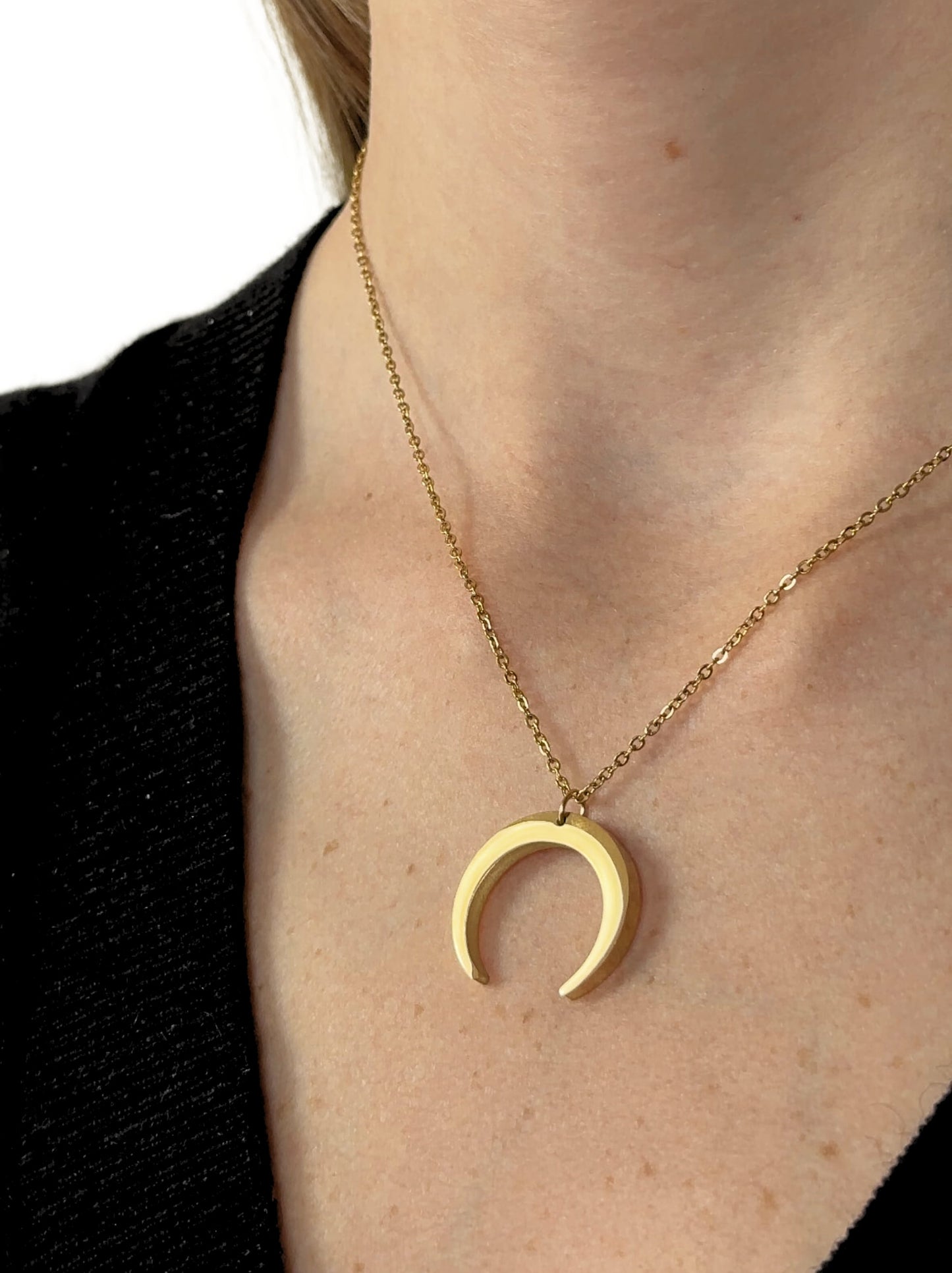 Collier acier doré lune