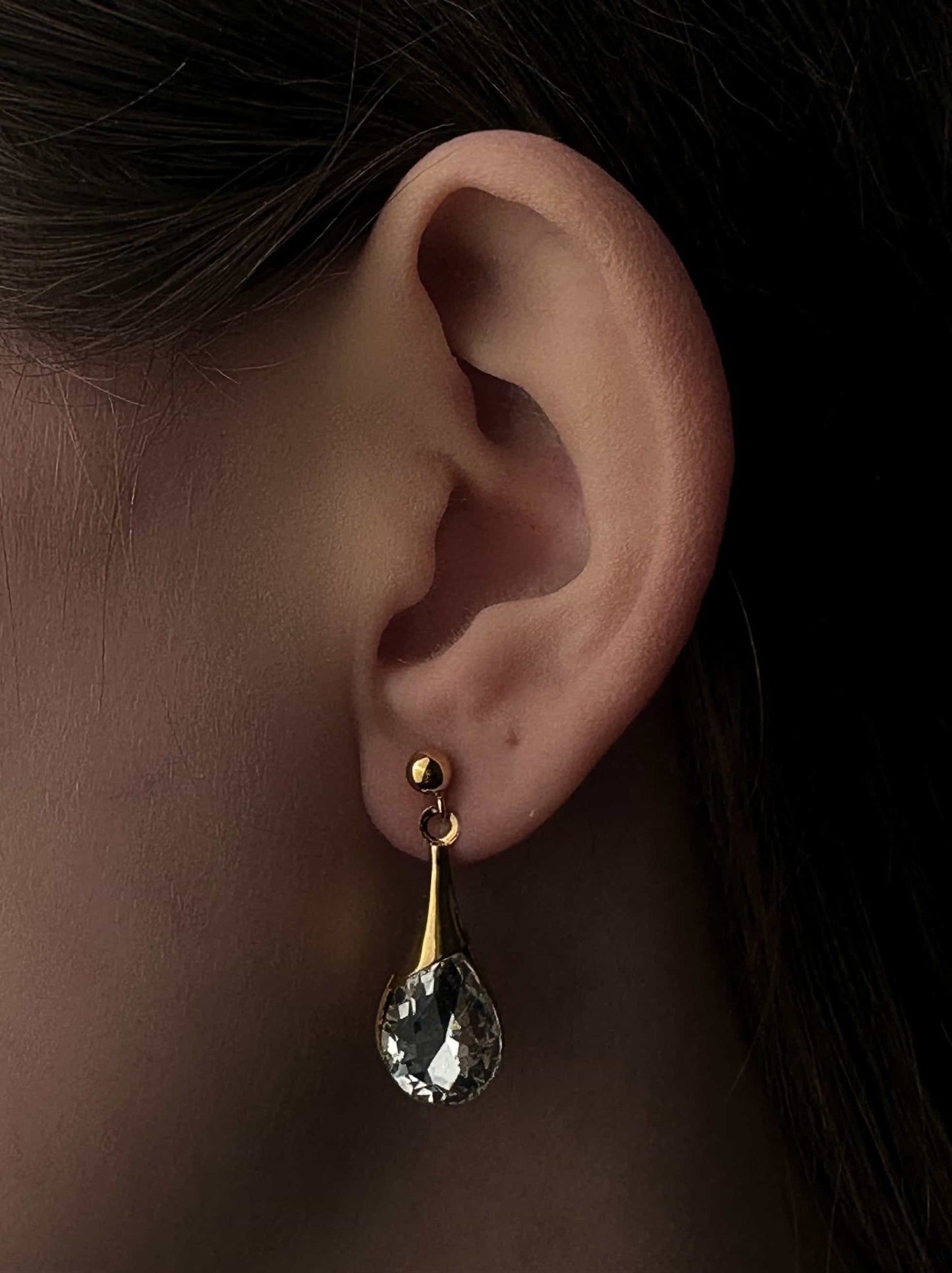 Golden steel earrings with zirconia