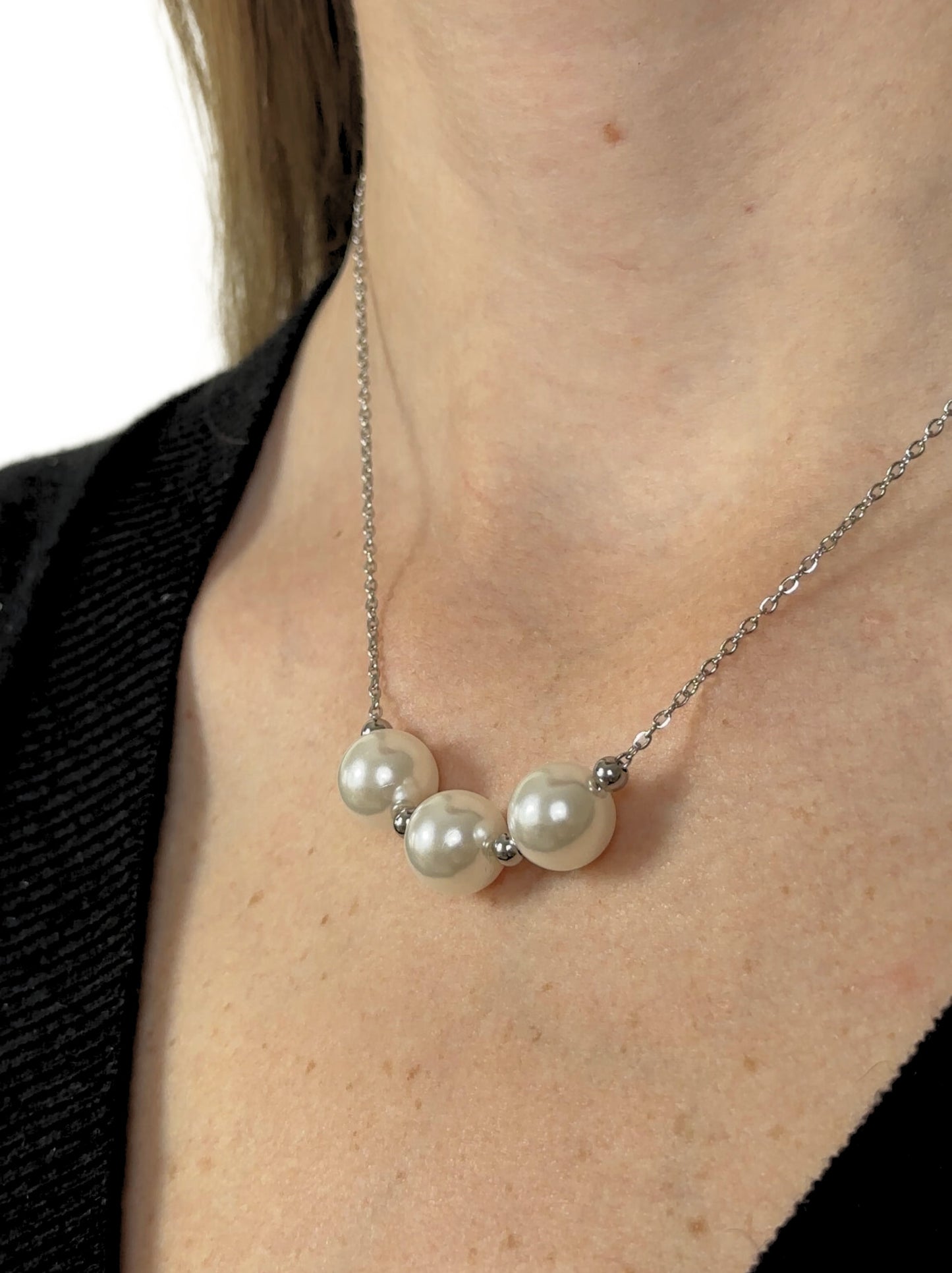 Silver steel necklace with pearls