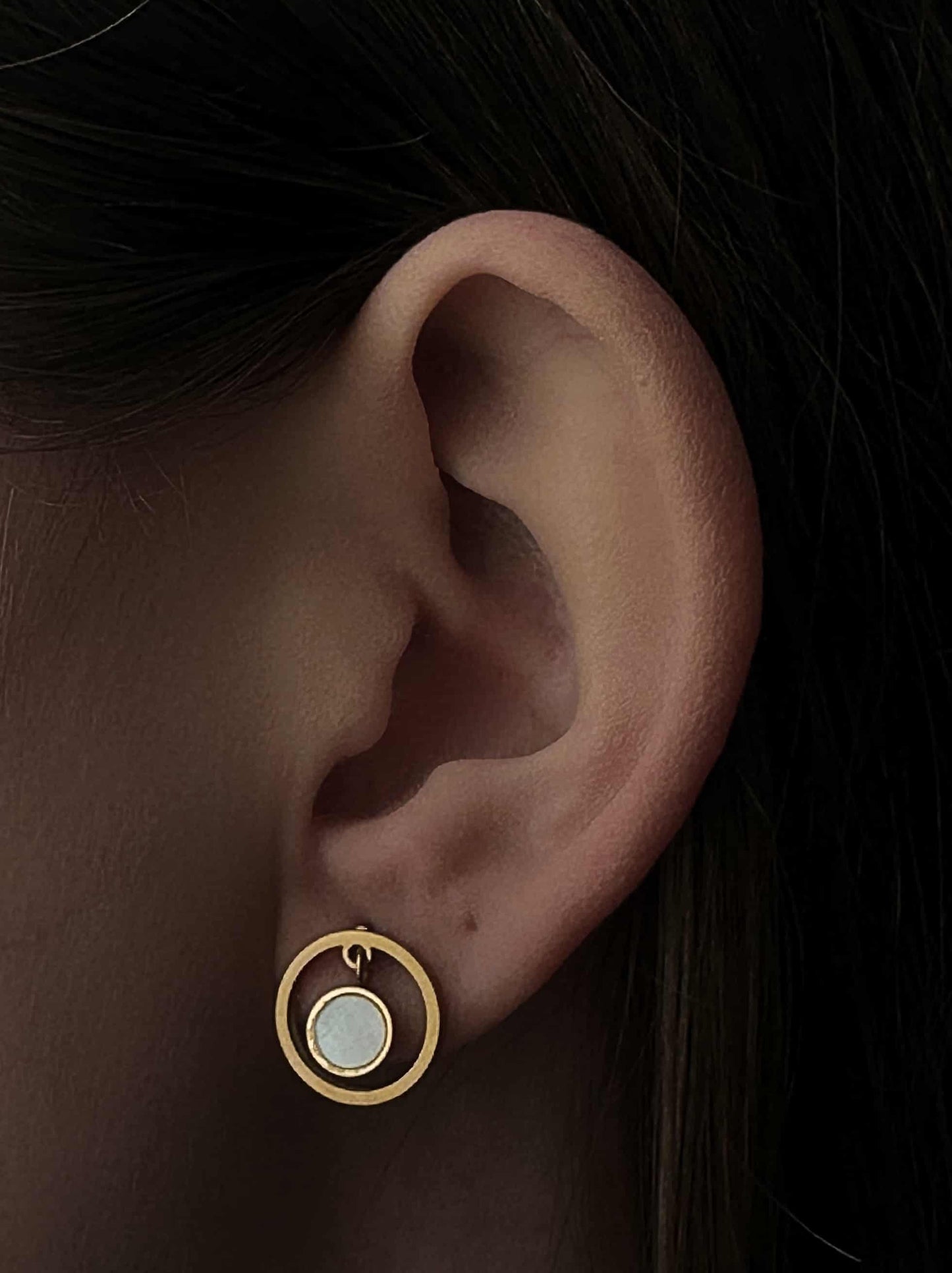 Golden steel earrings with pearl circle