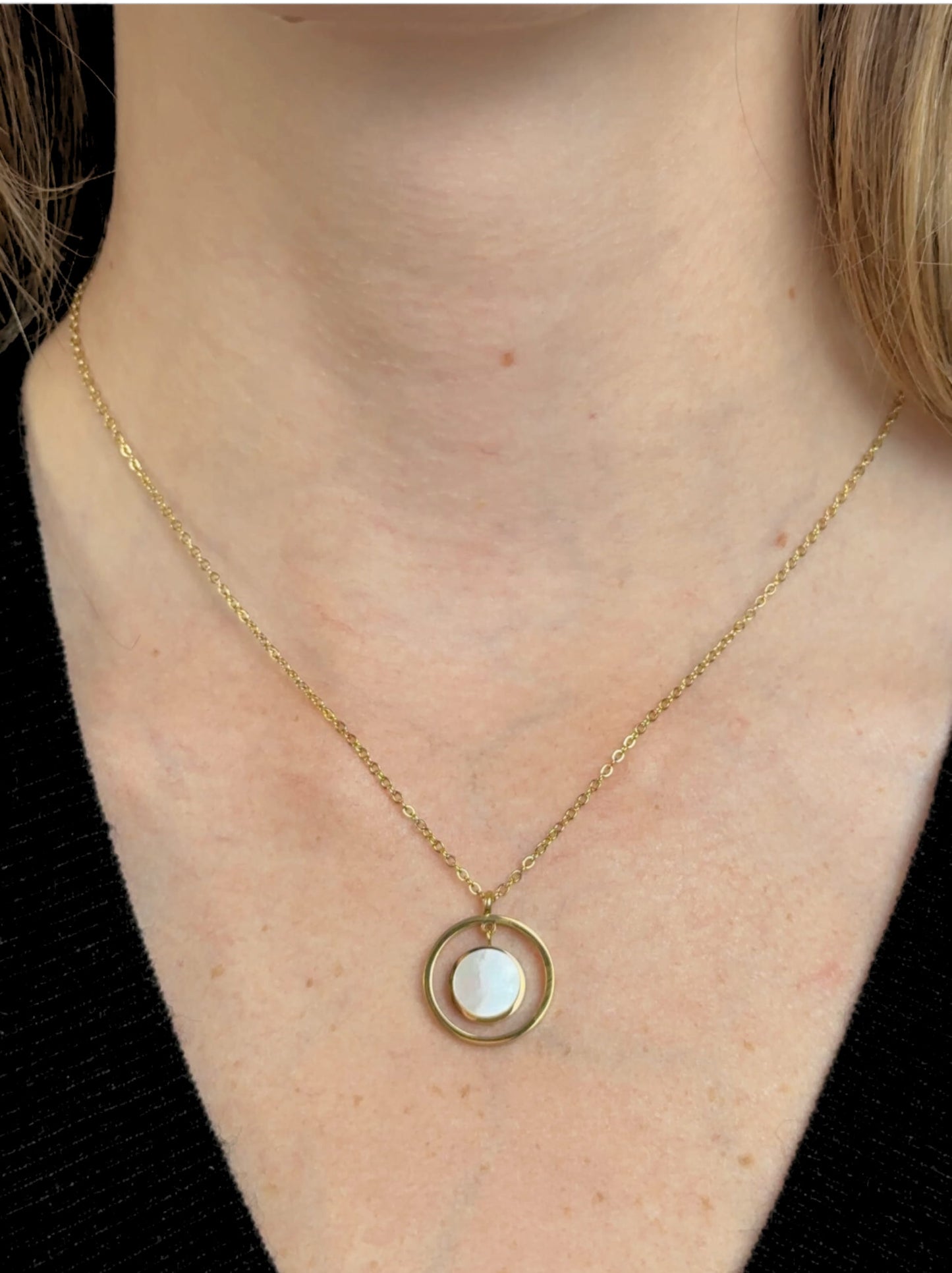 Golden steel necklace with pearl circle