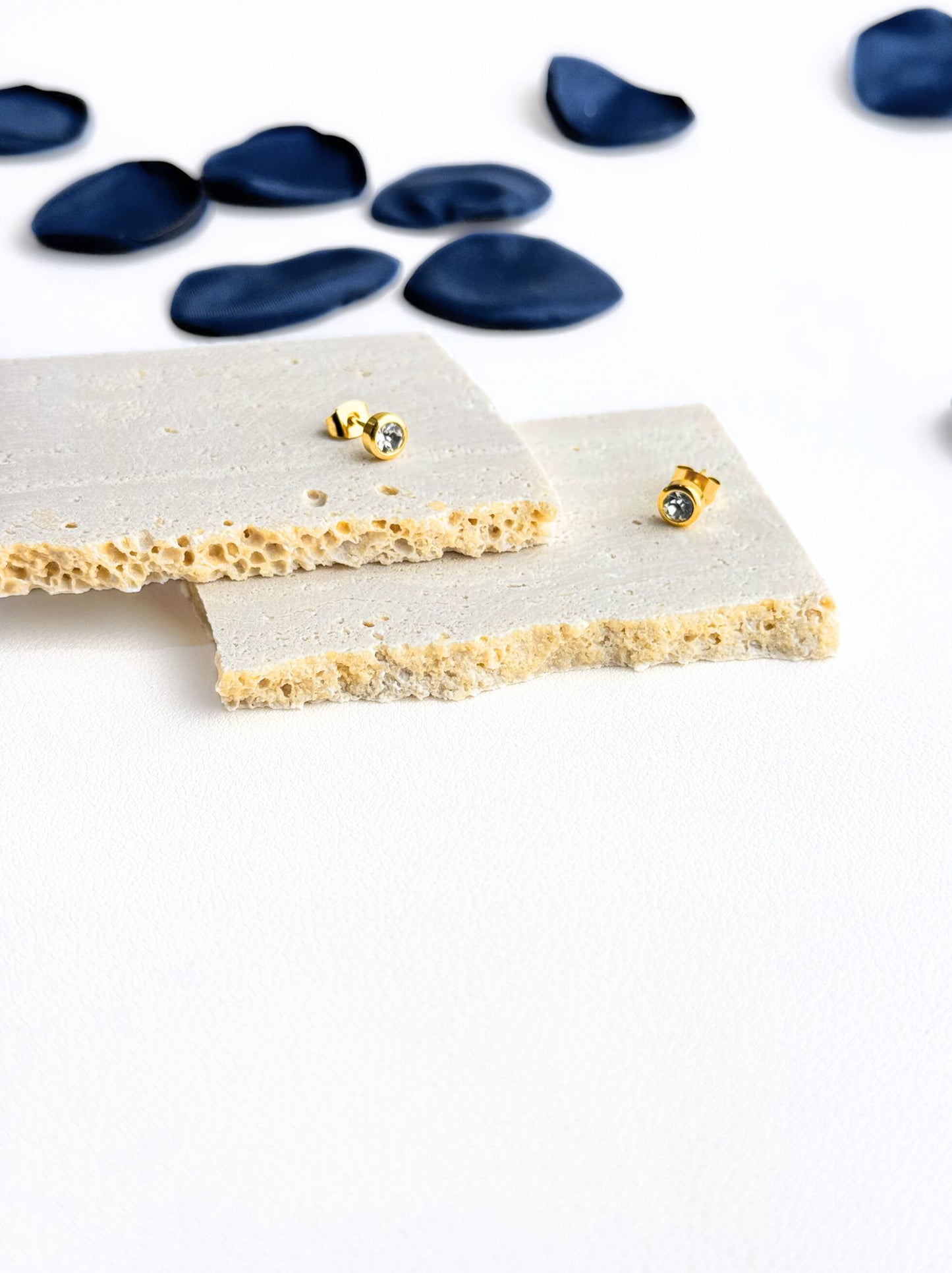 Golden steel earrings with crystal