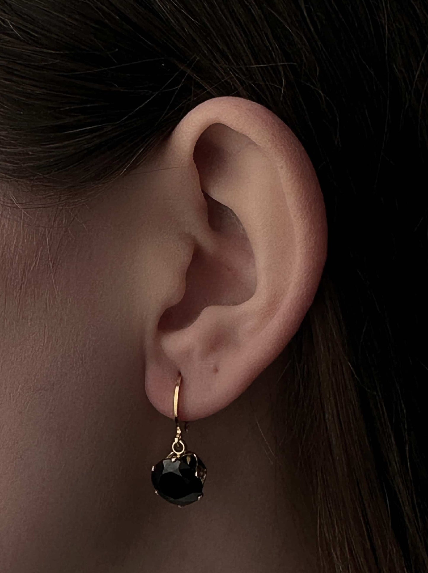 Boucles d'oreilles acier doré cristal noir