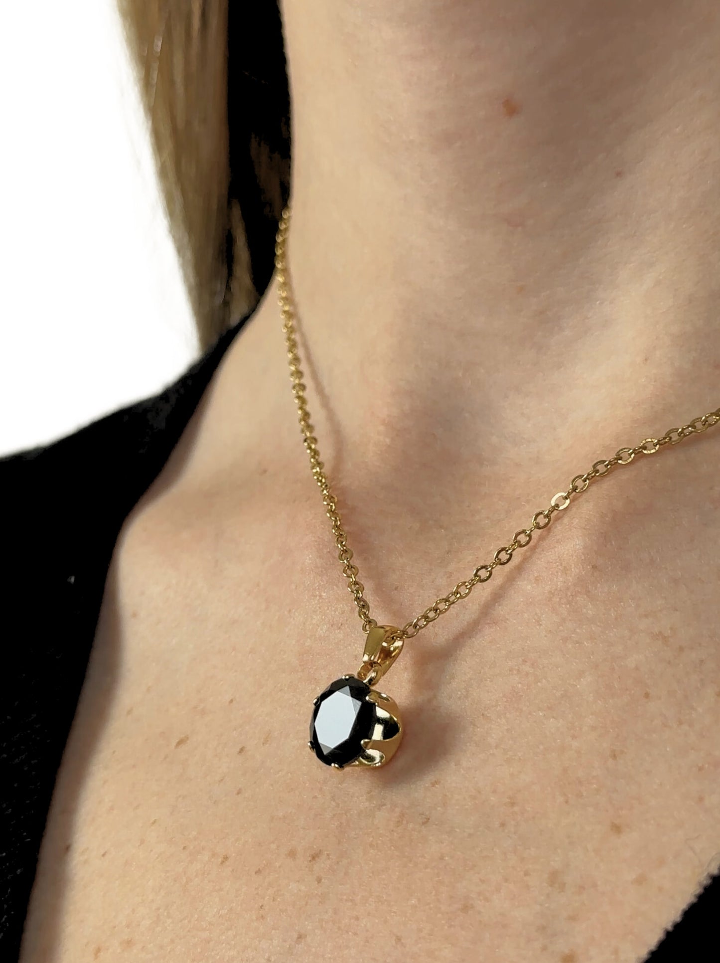 Golden steel necklace with black crystal