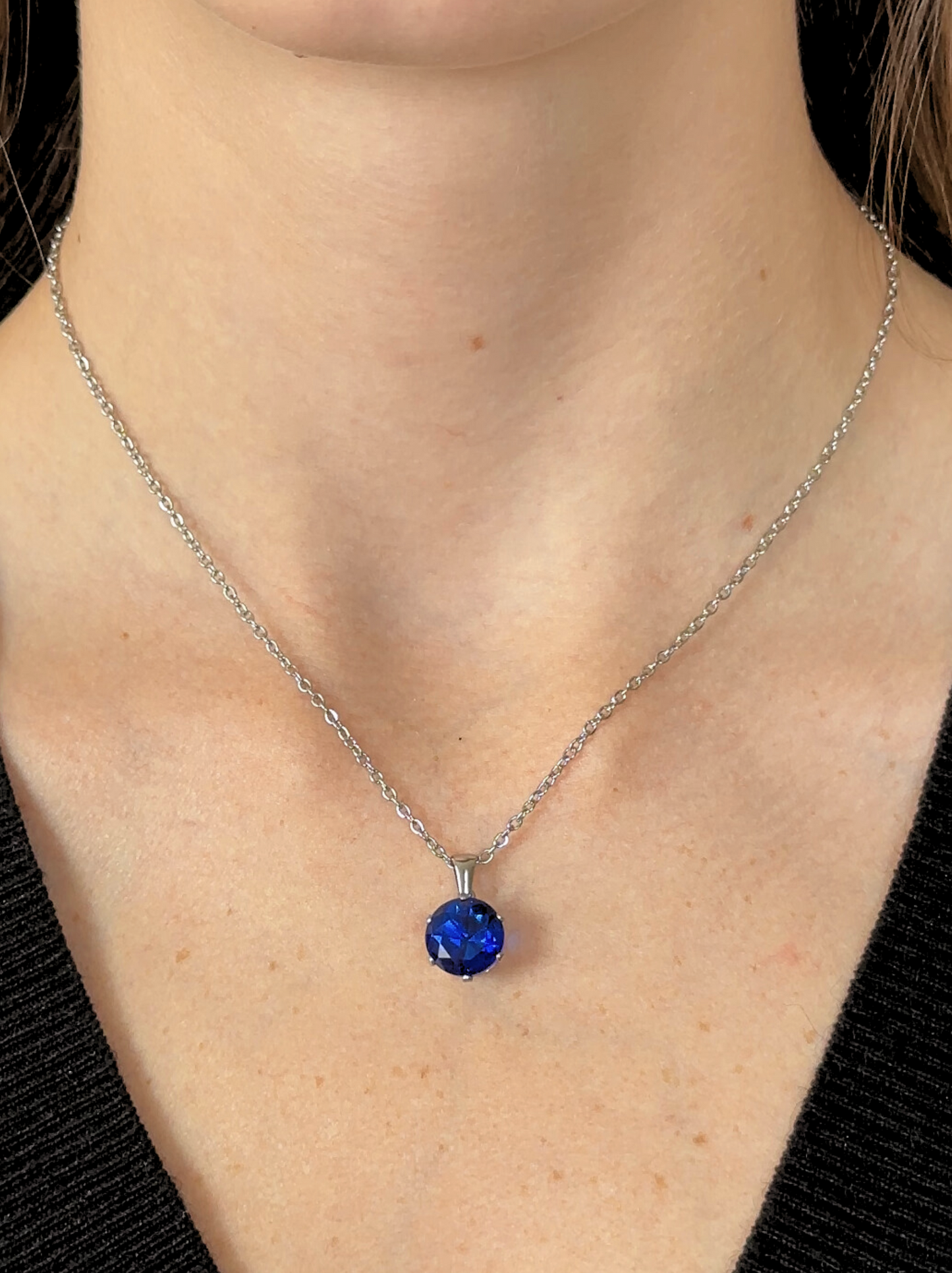 Collier en acier argenté cristal bleu