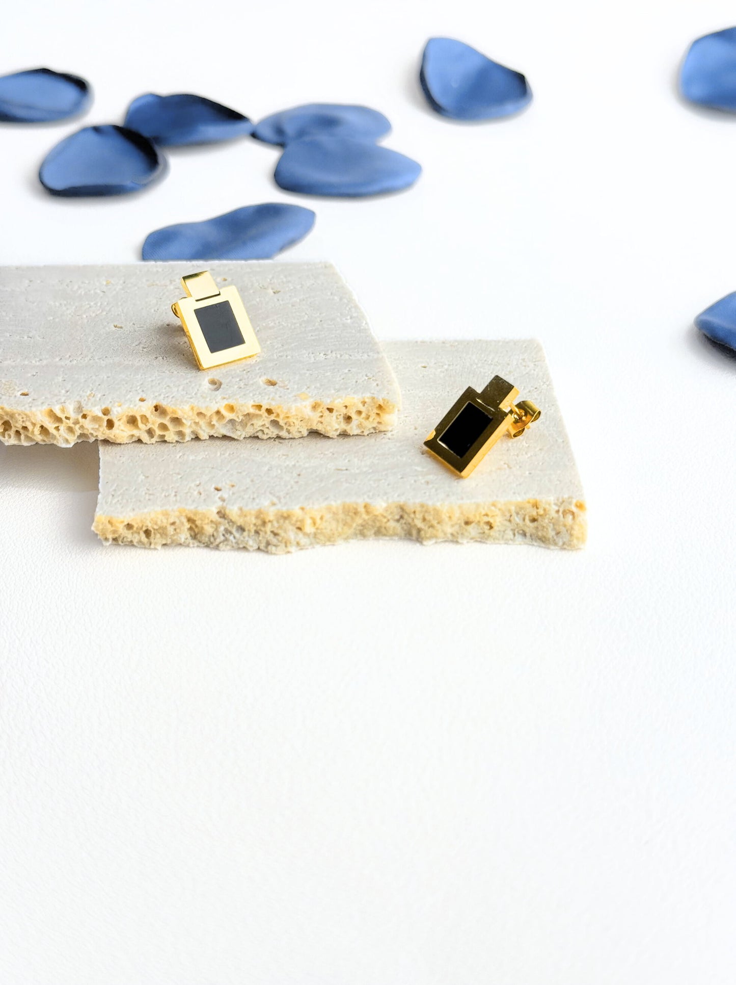 Golden steel earrings with black square