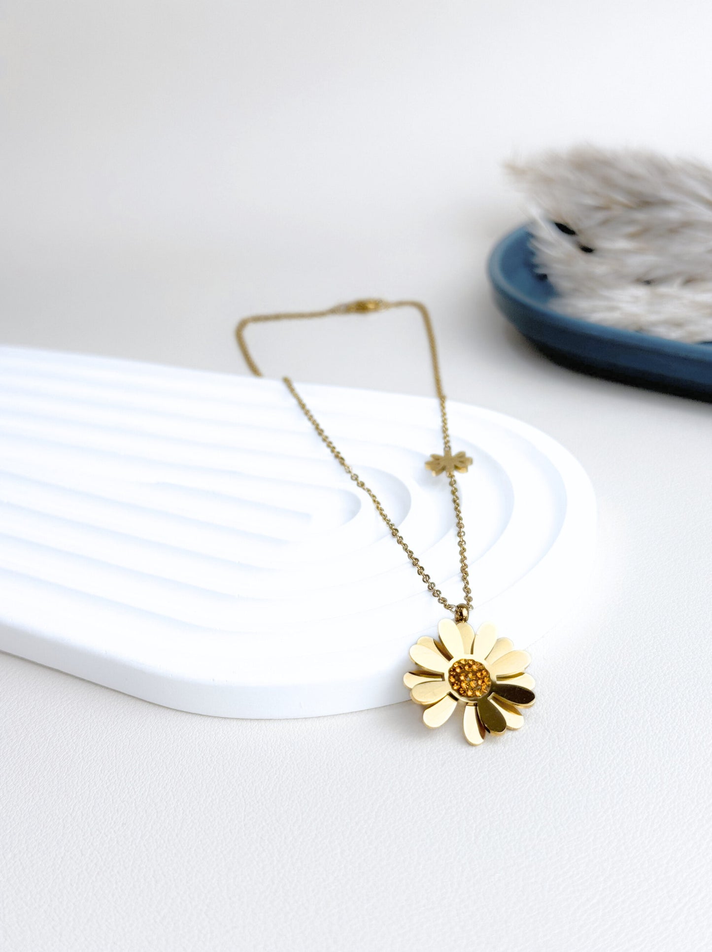 Golden steel necklace with flower