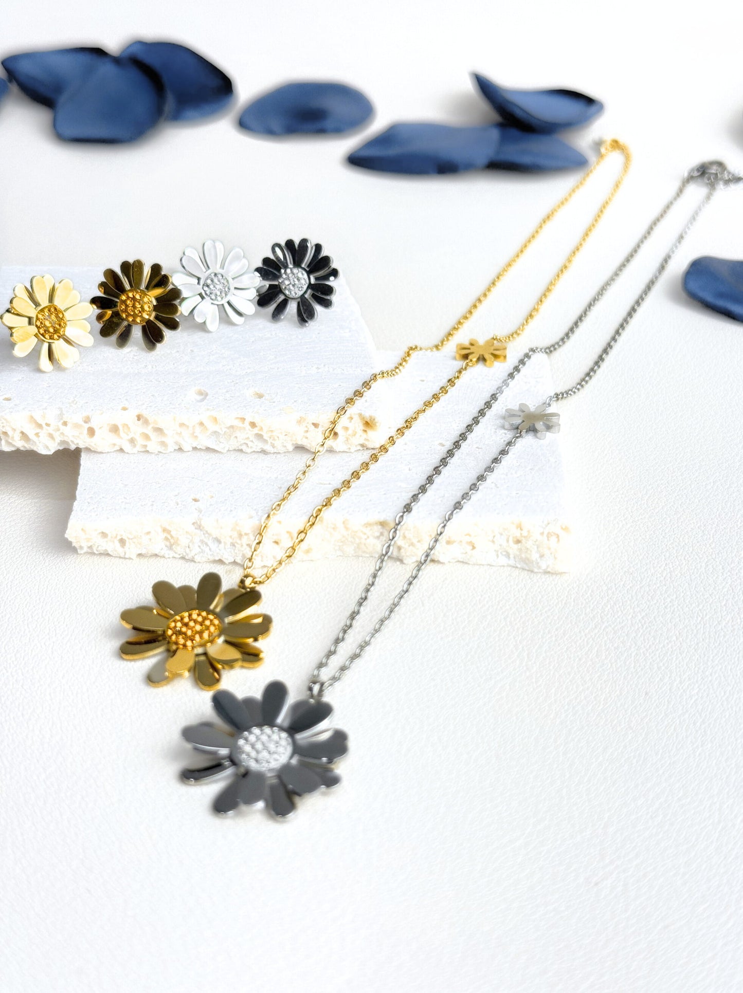 Golden steel necklace with flower