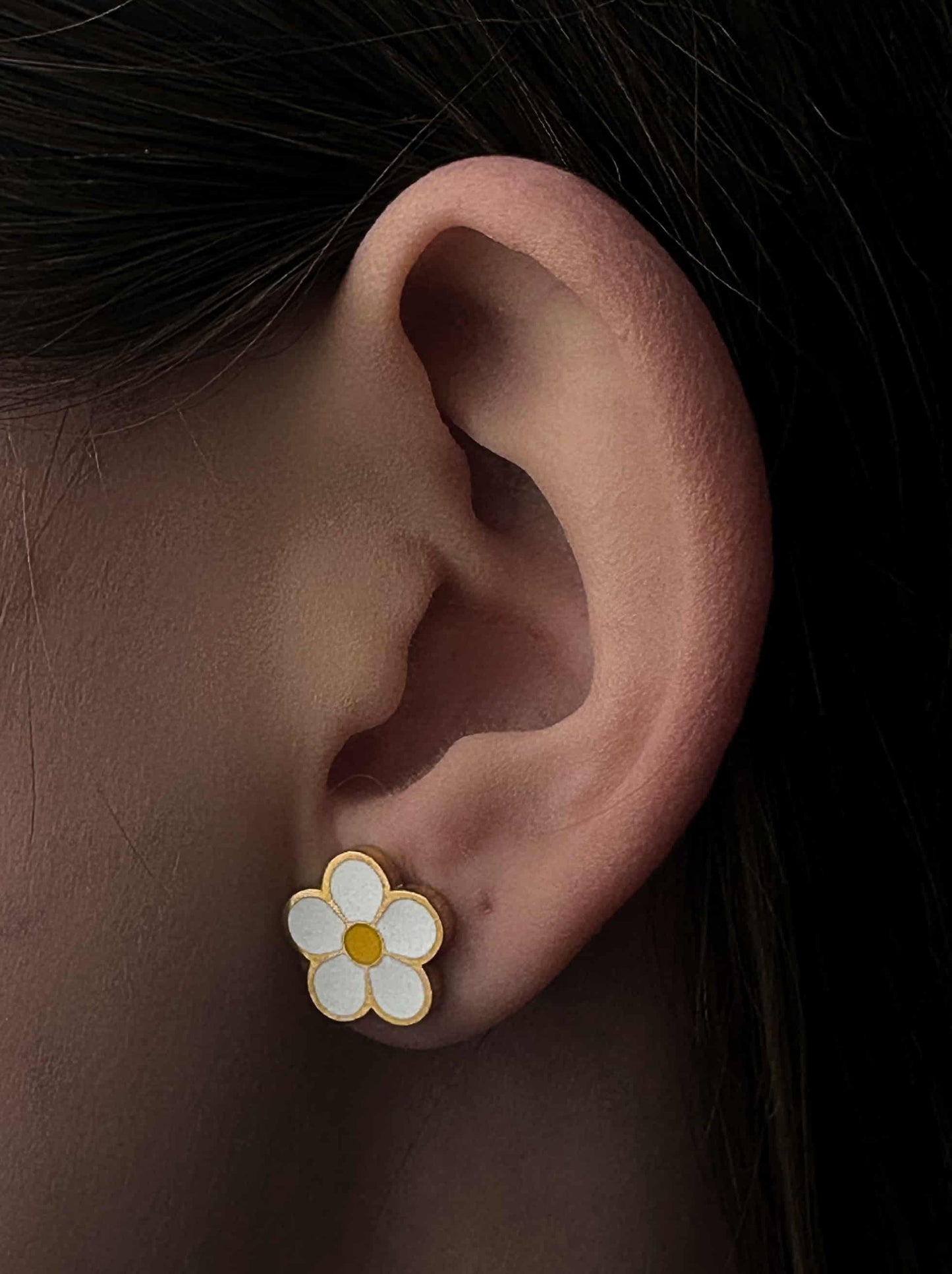 Boucles d'oreilles en acier doré avec fleur