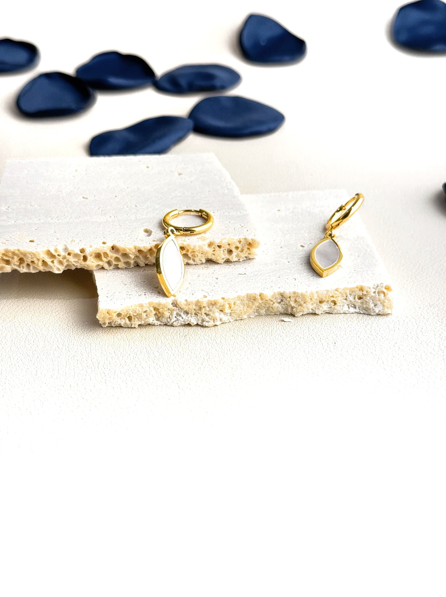 Golden and pearly steel earrings