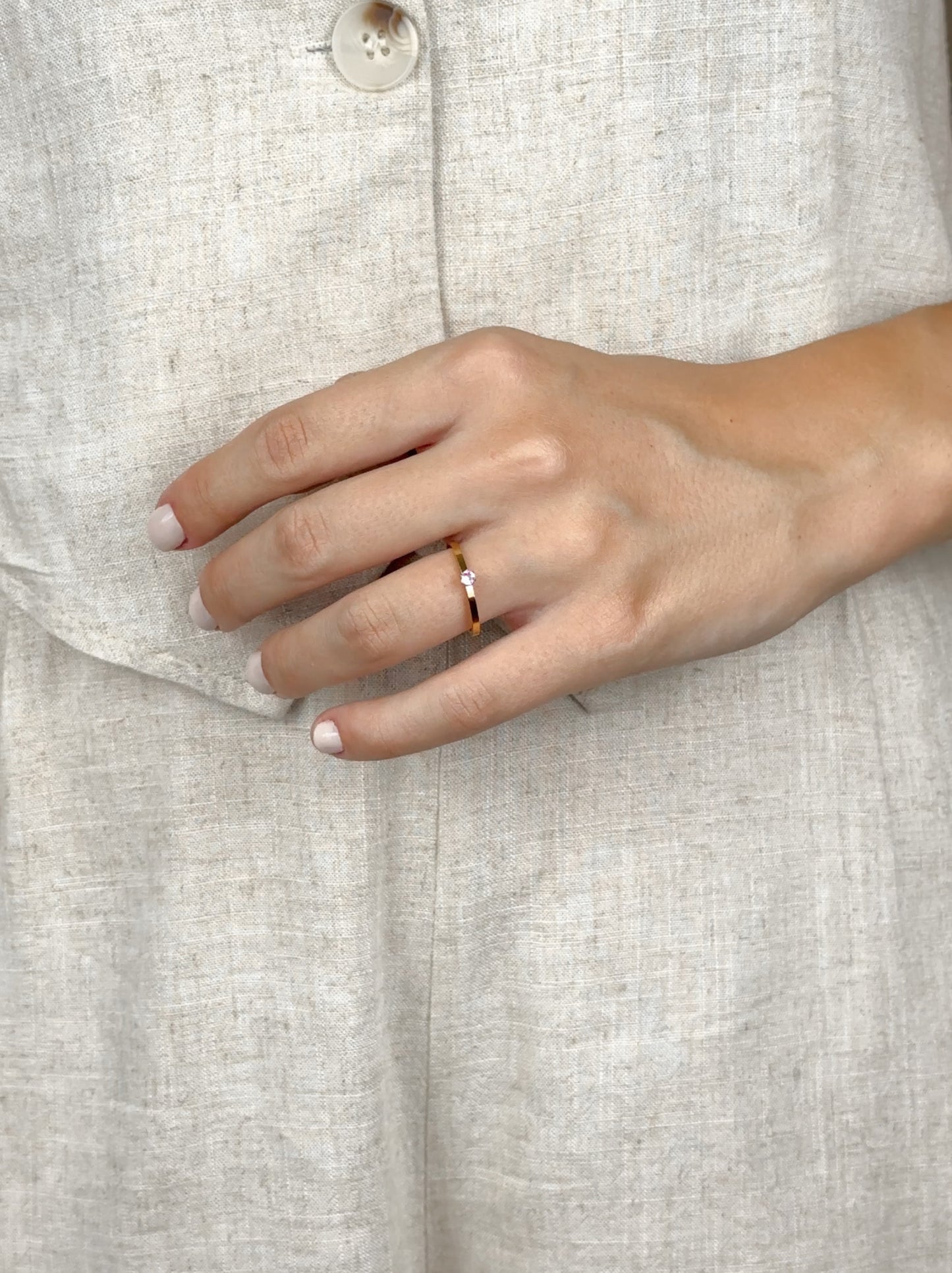 Bague en acier argenté avec cristal