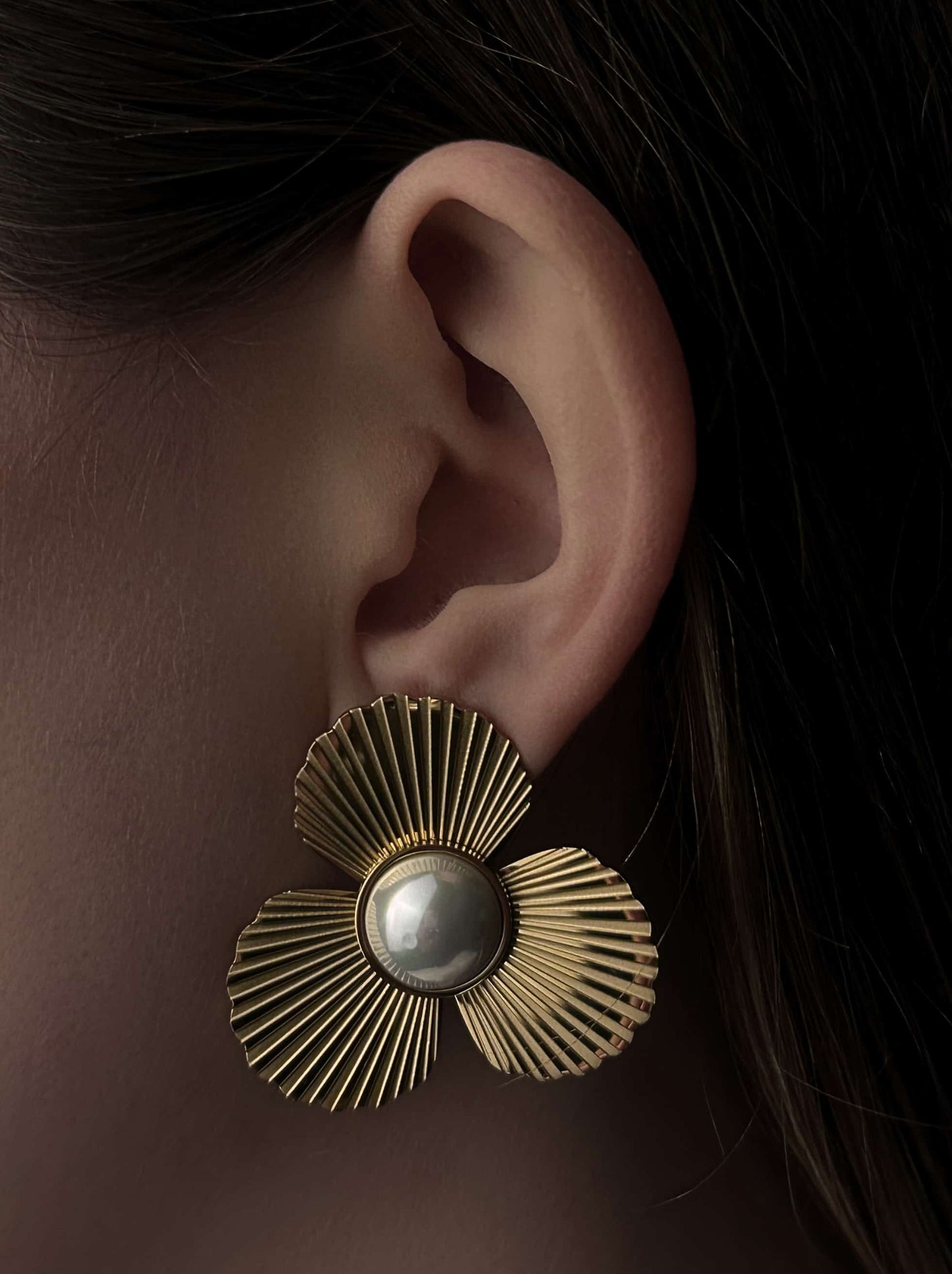 Flower gold steel earrings with pearl