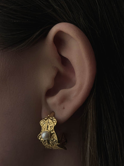 Boucles d'oreilles en acier à la feuille d'or avec perle