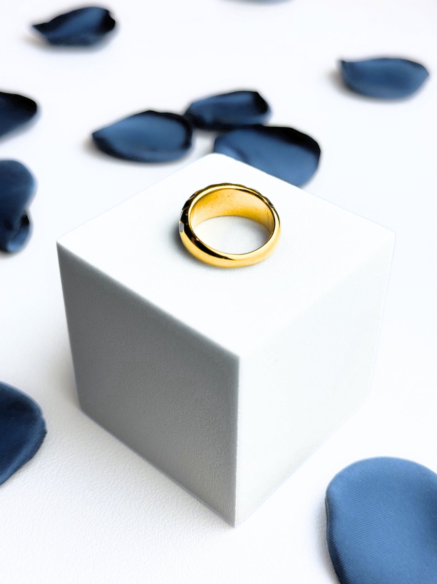 White and black enamel gold steel ring