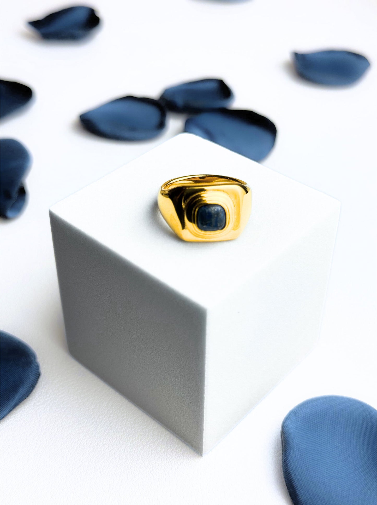 Blue stone gold steel ring