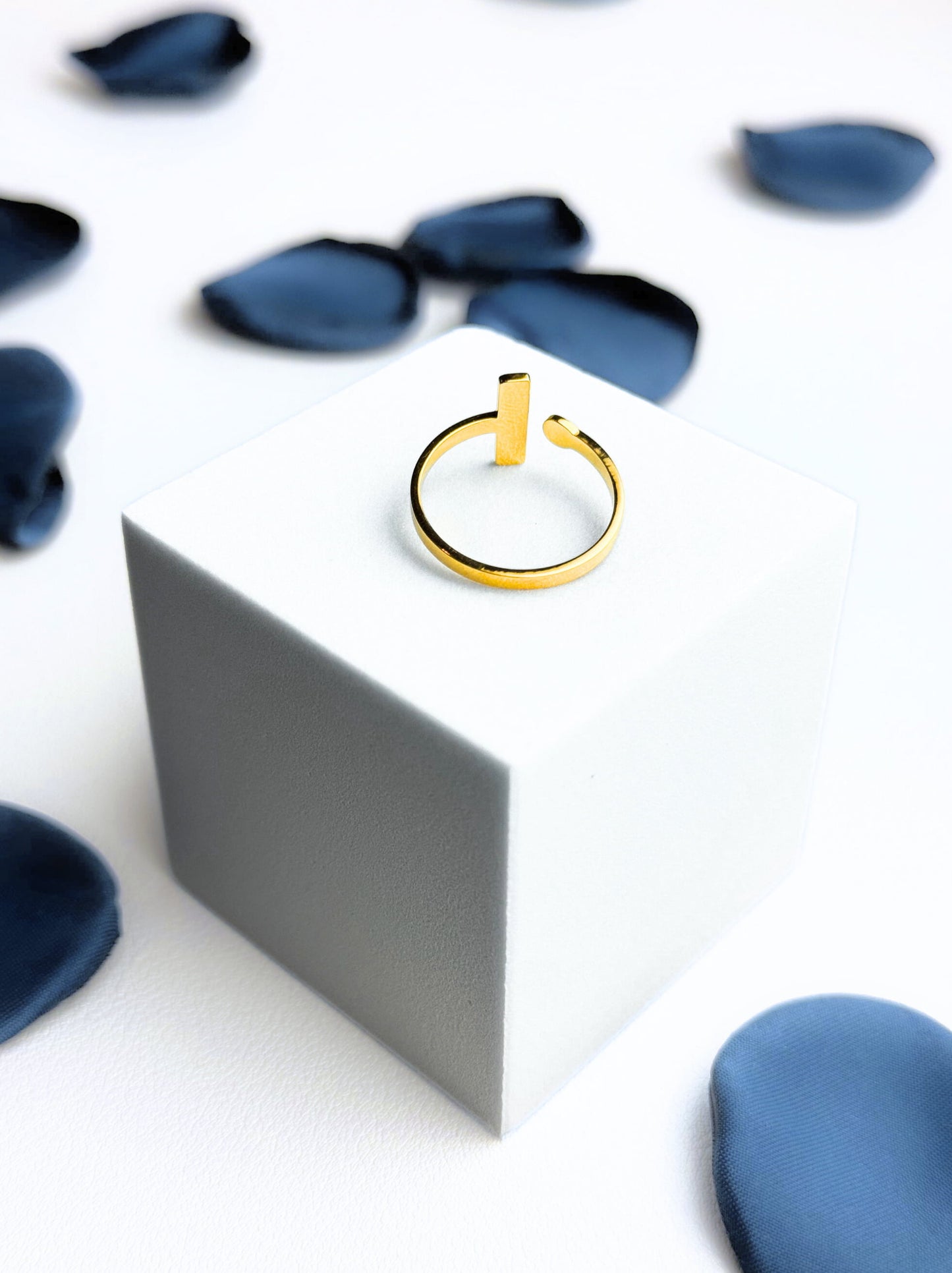 Adjustable gold steel ring with zirconia