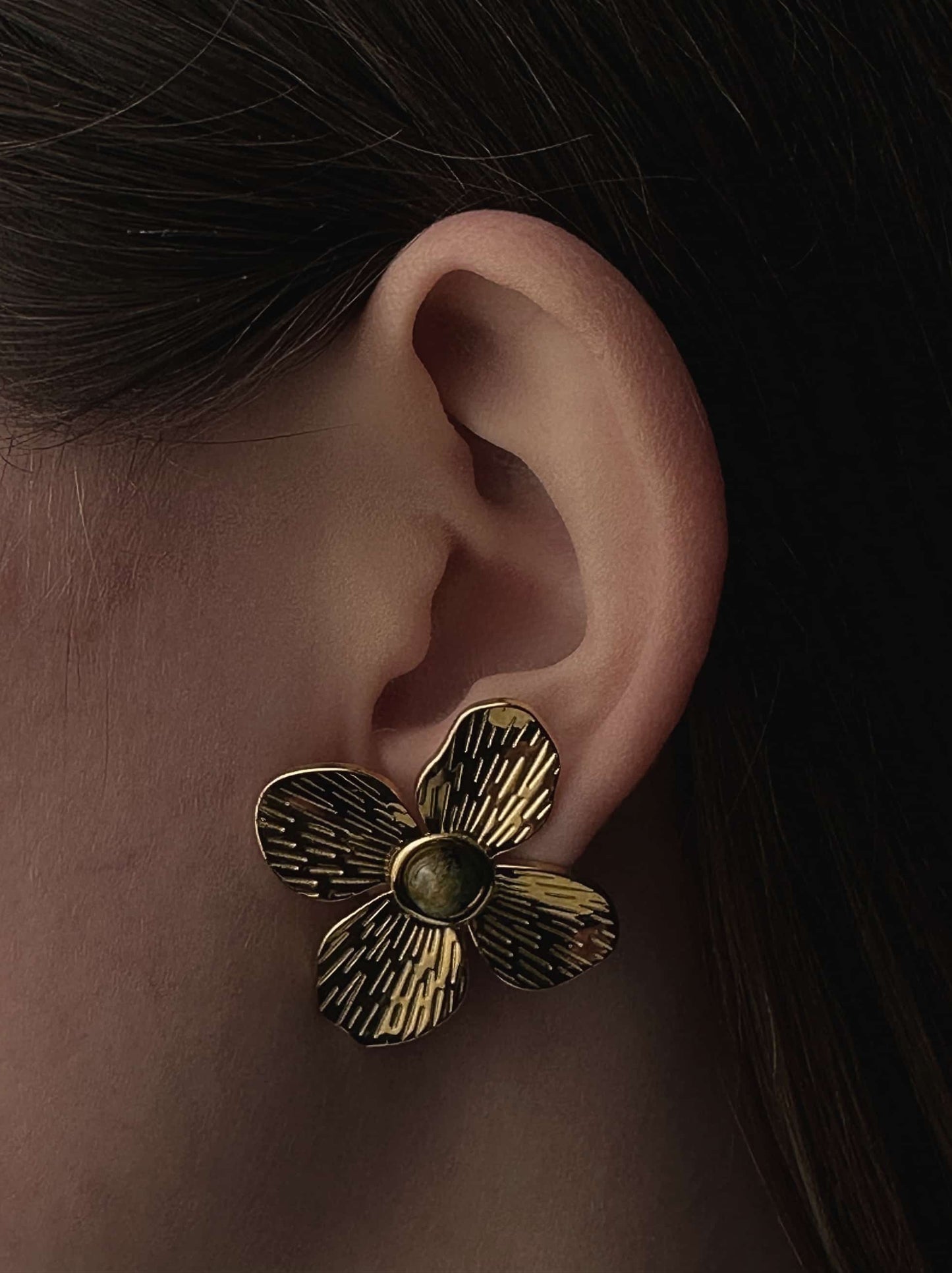 Flower gold steel earrings with stone