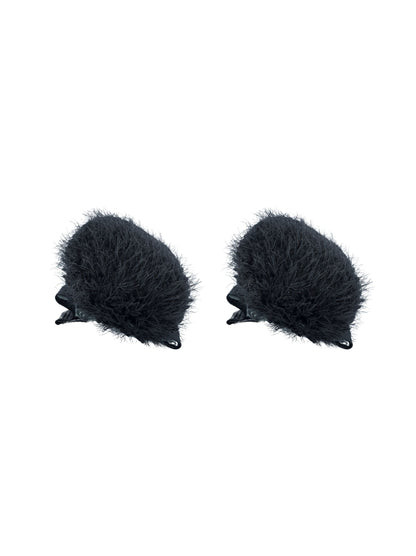 Pinça de cabelo com pompom preto